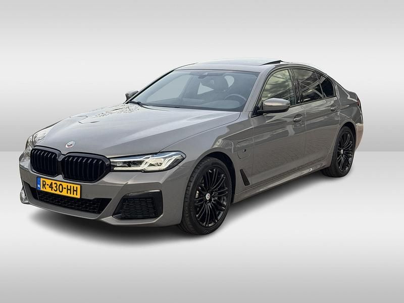 Grijs Gebruikt 2022 BMW 530 Sedan | € 34.950 (Eerlijke prijs) - Afbeelding 1/4