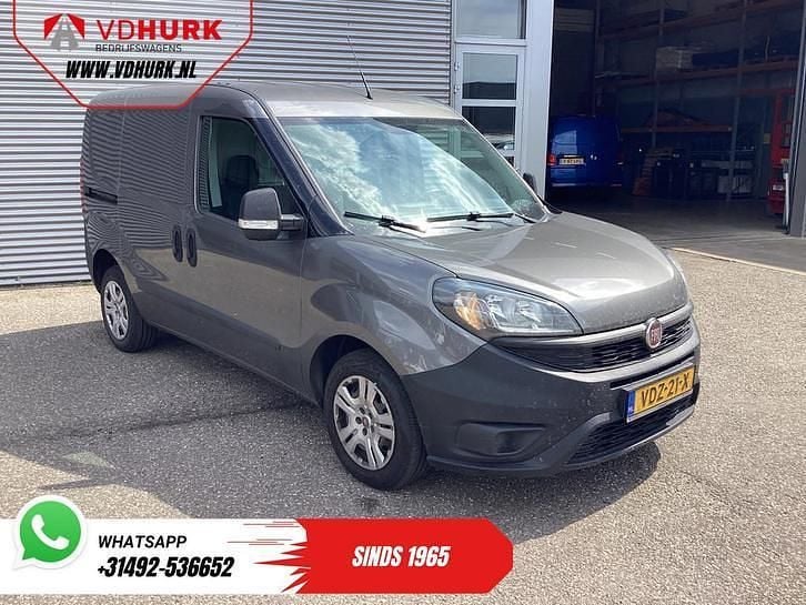 Grijs Gebruikt 2020 Fiat Doblò MPV | € 5.944 (Eerlijke prijs) - Afbeelding 1/4