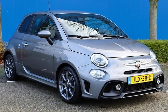 Grijs (metallic) Gebruikt 2017 Fiat 500 Abarth Hatchback | € 16.950 (Iets duurder) - Afbeelding 1/4