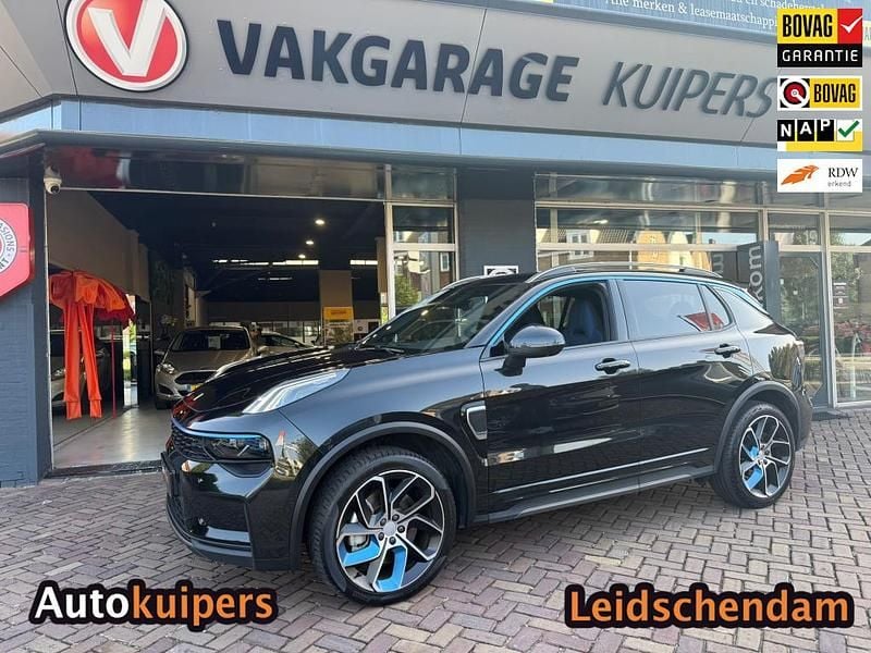 Zwart, metallic lak Gebruikt 2023 Lynk & Co 01 SUV | € 28.950 (Eerlijke prijs) - Afbeelding 1/4