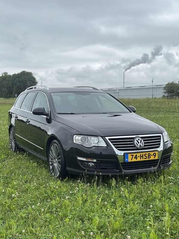 Zwart Gebruikt 2009 VW Passat Highline Stationwagen | € 11.000 - Afbeelding 1/4