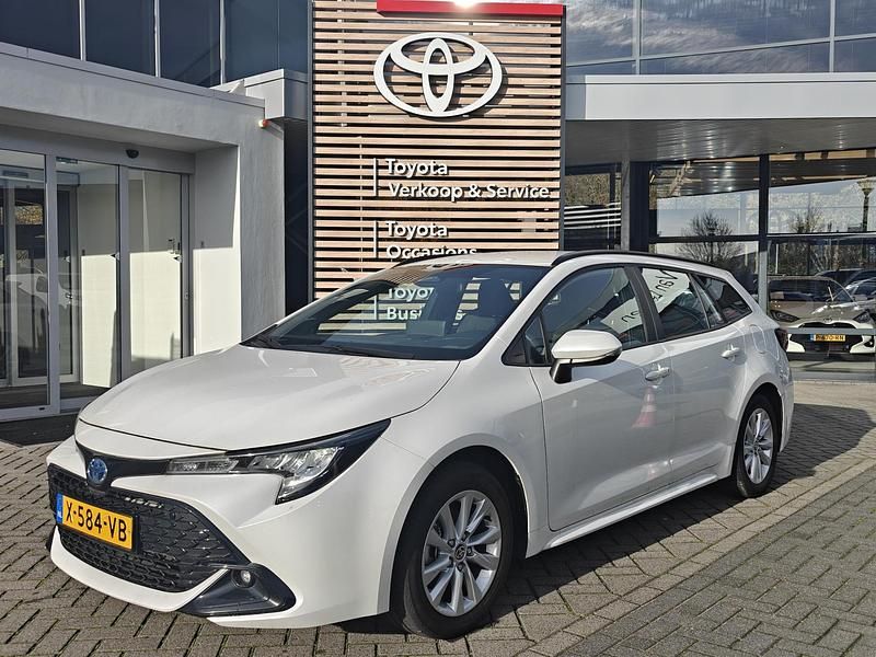 Occasion Toyota Corolla Hybrid Active 2024 Wit Stationwagen