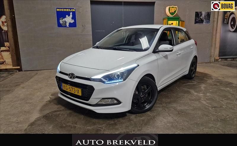 Wit Gebruikt 2016 Hyundai i20 Comfort Hatchback | € 7.750 (Eerlijke prijs) - Afbeelding 1/4