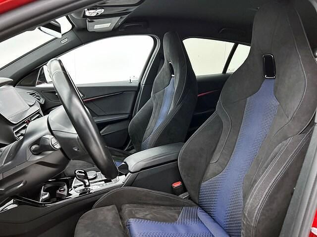 Occasion BMW 118 Executive 2021 Rood Hatchback