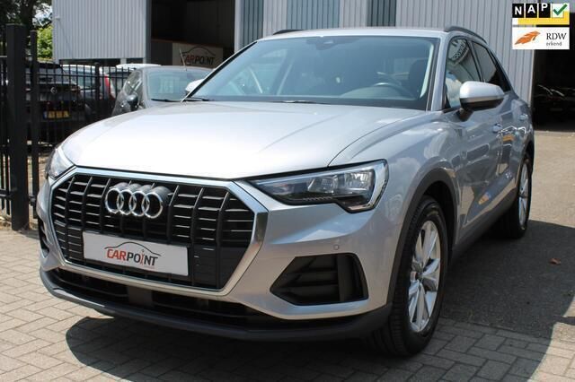 Grijs Gebruikt 2020 Audi Q3 Business SUV | € 25.795 (Eerlijke prijs) - Afbeelding 1/4