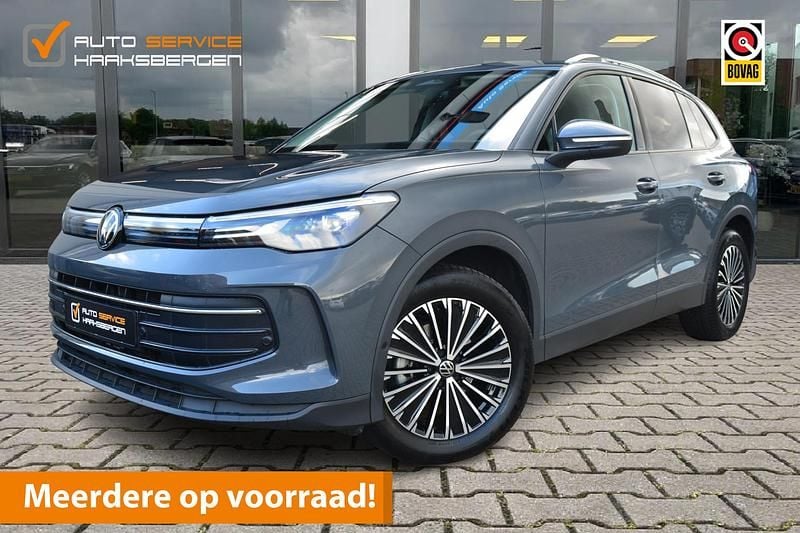 Grijs Gebruikt 2025 VW Tiguan Edition SUV | € 38.900 (Super prijs) - Afbeelding 1/4