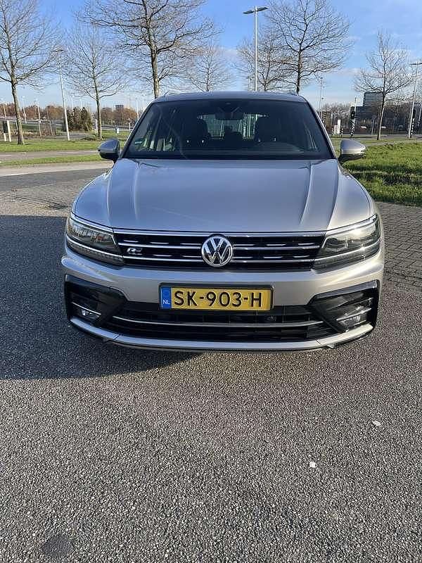Grijs Gebruikt 2018 VW Tiguan R-line SUV | € 21.500 (Eerlijke prijs) - Afbeelding 1/4
