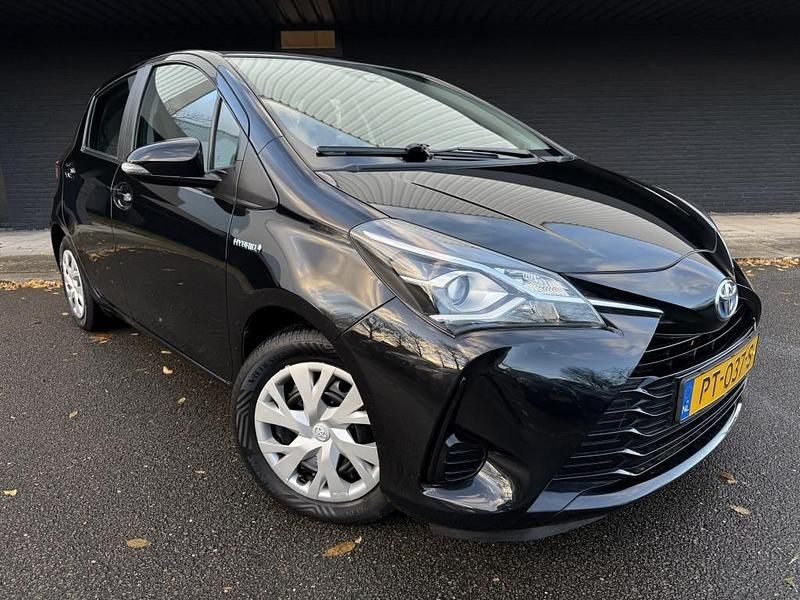 Zwart Gebruikt 2017 Toyota Yaris Hatchback | € 12.995 (Goede deal) - Afbeelding 1/4