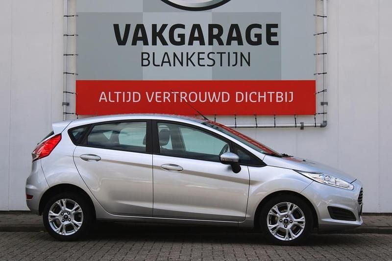 Hatchback Gebruikt 2016 Ford Fiesta Style Hatchback | € 8.250 (Eerlijke prijs) - Afbeelding 1/4