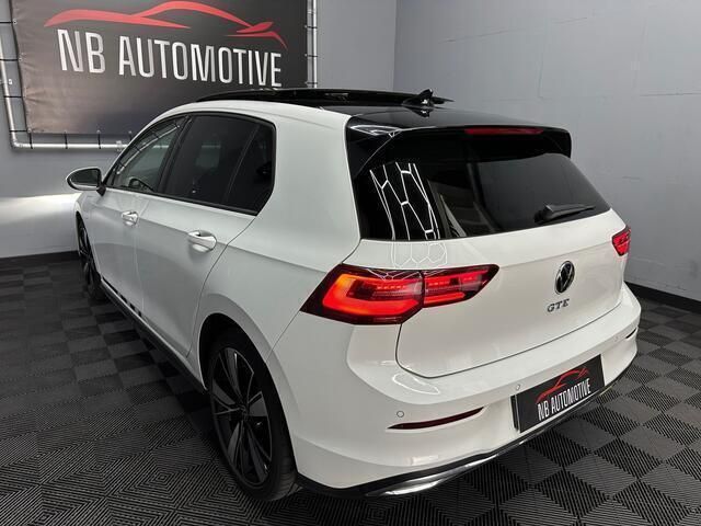 Wit, metallic lak Gebruikt 2021 VW Golf VIII GTE Hatchback | € 25.950 (Eerlijke prijs) - Afbeelding 1/3