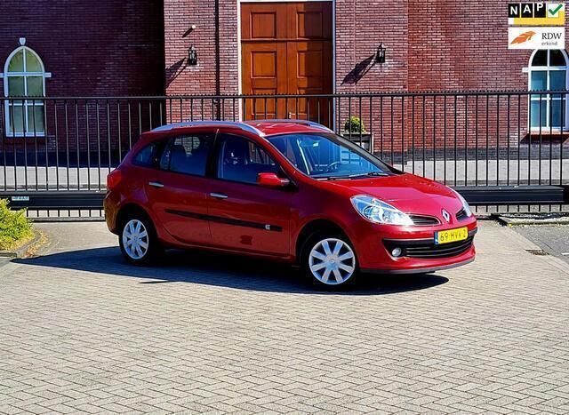 Rood Gebruikt 2009 Renault Clio GrandTour Dynamique Stationwagen | € 2.999 (Eerlijke prijs) - Afbeelding 1/4