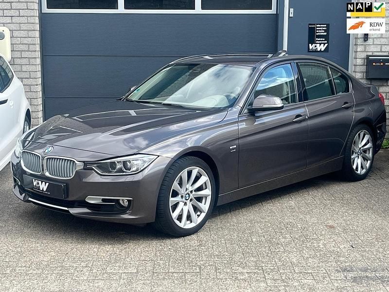 Bruin Gebruikt 2013 BMW 328 Executive Sedan | € 10.450 (Goede deal) - Afbeelding 1/4