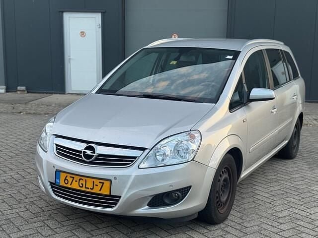 Grijs Gebruikt 2008 Opel Zafira Cosmo MPV | € 1.950 (Eerlijke prijs) - Afbeelding 1/4