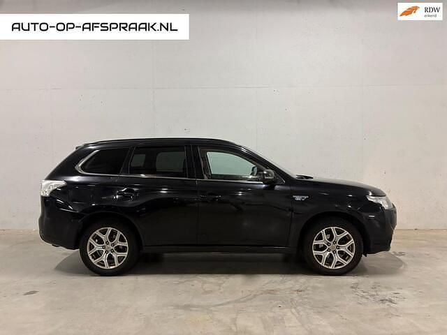 Zwart Gebruikt 2013 Mitsubishi Outlander Instyle SUV | € 6.988 - Afbeelding 1/4