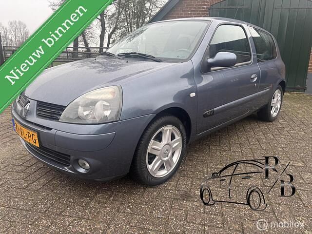 Blauw (metallic) Gebruikt 2005 Renault Clio II Authentique Hatchback | € 999 (Goede deal) - Afbeelding 1/4
