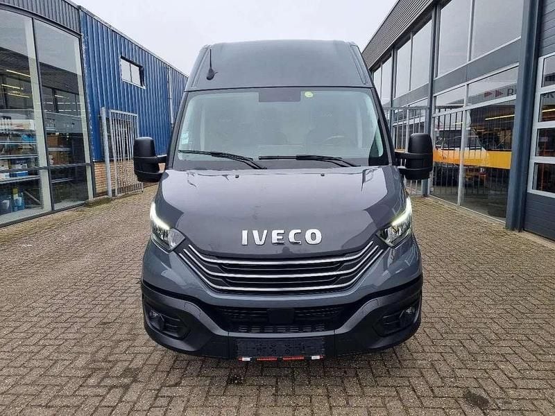 Occasion Iveco Daily 175 PK (128 kW) 2023 Grijs Van