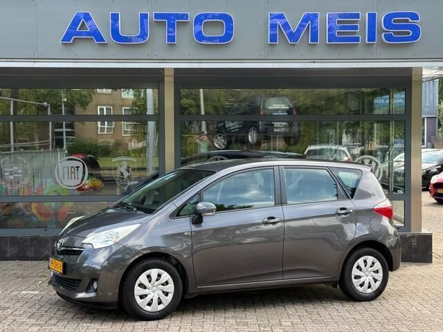 Grijs Gebruikt 2012 Toyota Verso-S MPV | € 7.900 (Eerlijke prijs) - Afbeelding 1/4