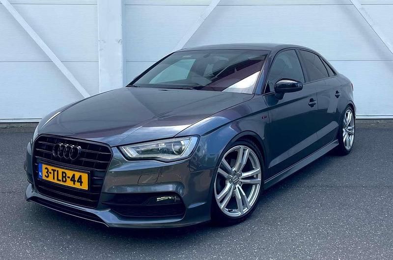 Grijs Gebruikt 2014 Audi A3 S-Line Sedan | € 16.500 (Duur) - Afbeelding 1/4