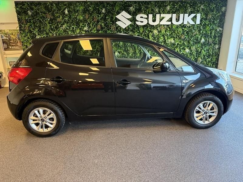 Zwart Occasion 2014 Kia Venga Hatchback | € 9.400 (Eerlijke prijs) - Afbeelding 1/4