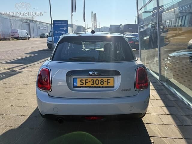 Occasion Mini Cooper Business 136 PK (100 kW) 2018 Zilver (metallic) Hatchback