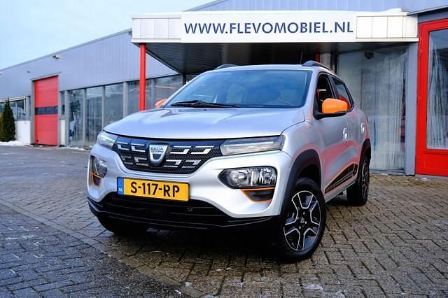 Grijs (metallic) Occasion 2021 Dacia Spring Comfort Plus Hatchback | € 8.950 (Eerlijke prijs) - Afbeelding 1/4
