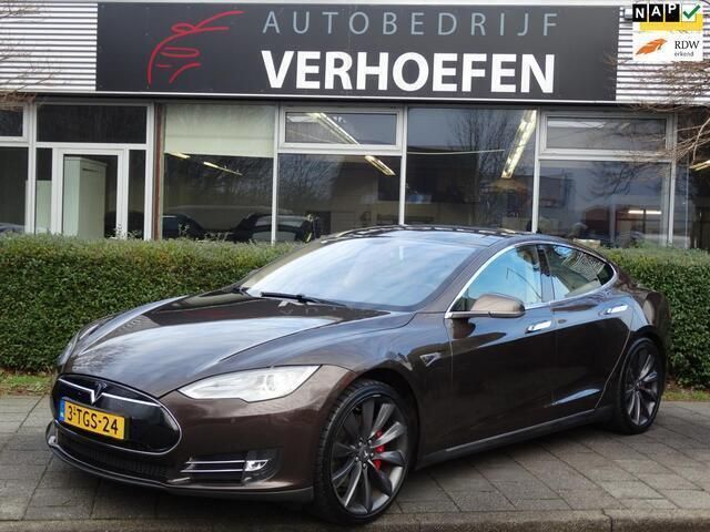 Bruin Gebruikt 2014 Tesla Model S Performance Sedan | € 16.950 (Duur) - Afbeelding 1/4