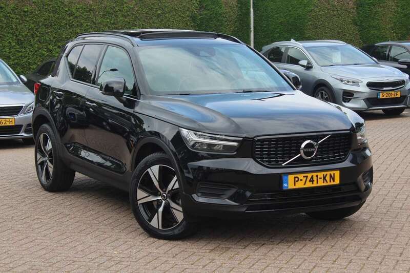 Zwart Gebruikt 2022 Volvo XC40 R-Design SUV | € 36.950 (Iets duurder) - Afbeelding 1/4