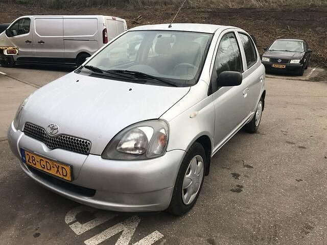 Grijs Gebruikt 2000 Toyota Yaris Sol Hatchback | € 1.450 (Eerlijke prijs) - Afbeelding 1/4