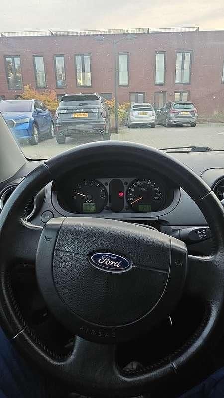 Grijs Gebruikt 2002 Ford Fiesta Hatchback | € 1.250 (Eerlijke prijs) - Afbeelding 1/4
