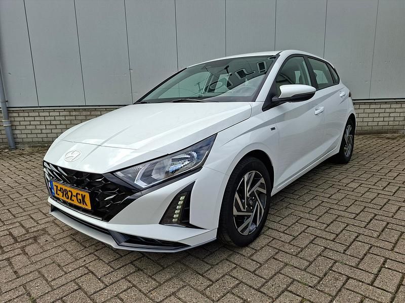 Wit Gebruikt 2024 Hyundai i20 Comfort Hatchback | € 22.935 (Iets duurder) - Afbeelding 1/4