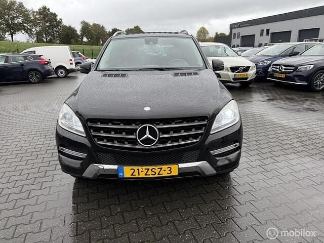 Zwart Gebruikt 2012 Mercedes 350 Edition 1 SUV | € 12.500 (Eerlijke prijs) - Afbeelding 1/4