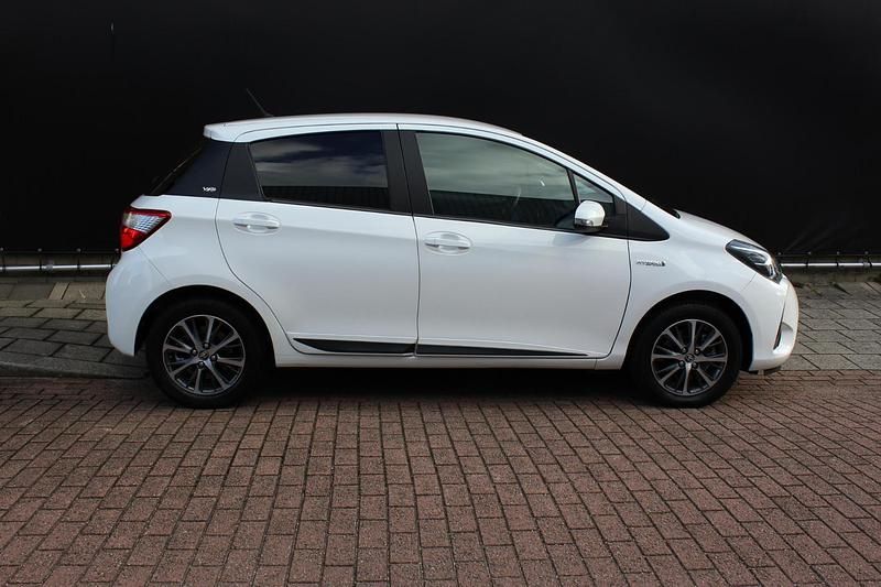 Occasion Toyota Yaris Hybrid Edition 101 PK (74 kW) 2020 Wit Hatchback