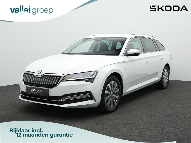 Wit Occasion 2024 Skoda Superb Business Line Stationwagen | € 32.900 (Eerlijke prijs) - Afbeelding 1/4