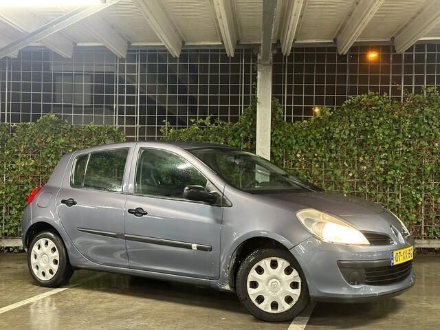 Blauw Gebruikt 2007 Renault Clio II Business Hatchback | € 1.450 (Goede deal) - Afbeelding 1/4