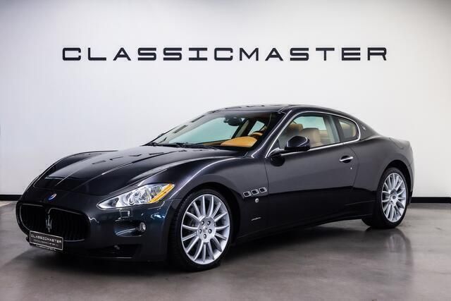 Grijs, metallic lak Gebruikt 2010 Maserati Granturismo Coupé | € 54.950 (Eerlijke prijs) - Afbeelding 1/4