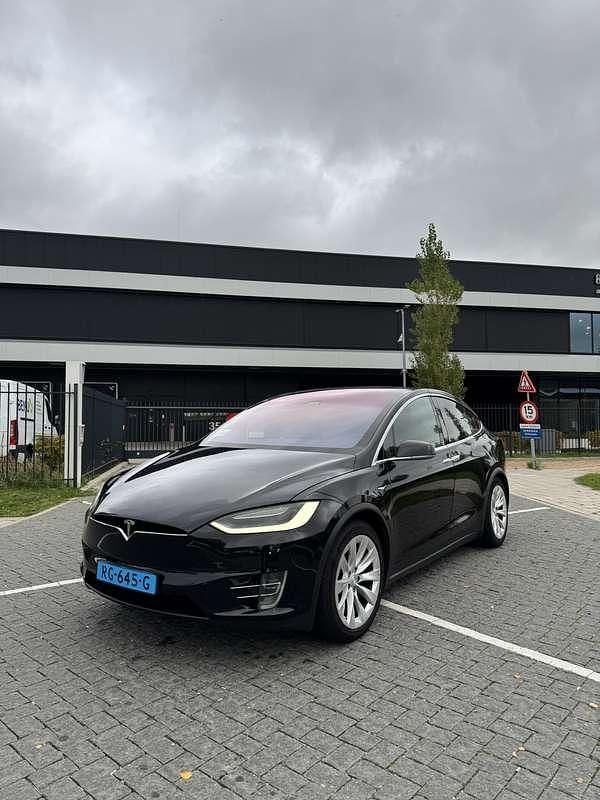 Zwart Gebruikt 2017 Tesla Model X SUV | € 19.950 - Afbeelding 1/4