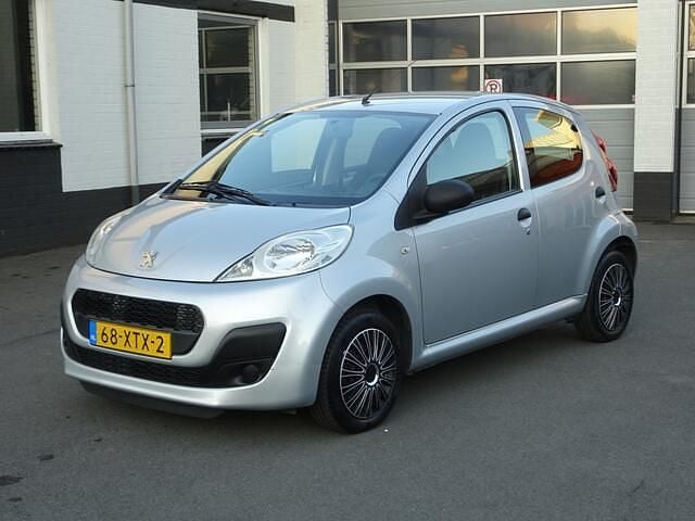 Grijs Gebruikt 2012 Peugeot 107 Access Hatchback | € 3.750 (Goede deal) - Afbeelding 1/4