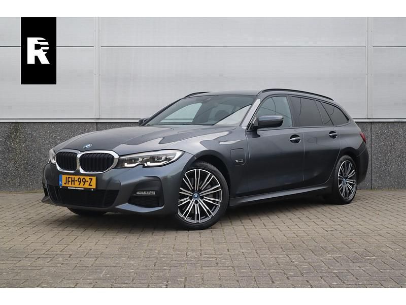 Grijs Gebruikt 2022 BMW 320 Stationwagen | € 25.895 (Goede deal) - Afbeelding 1/4