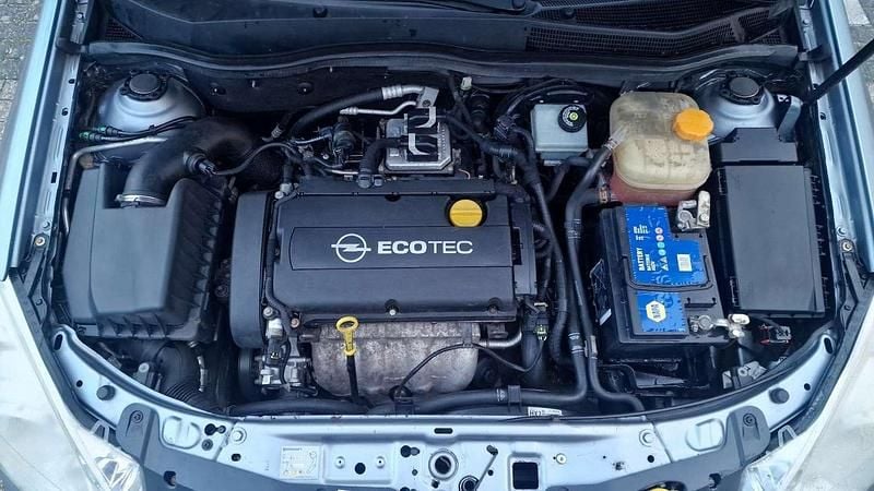 Occasion 2009 Opel Astra Edition Sedan | € 2.300 (Eerlijke prijs) - Afbeelding 1/4