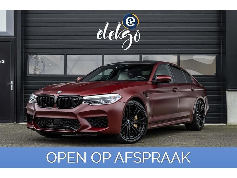 Rood Gebruikt 2018 BMW M5 Comfort Edition Sedan | € 67.450 (Eerlijke prijs) - Afbeelding 1/4