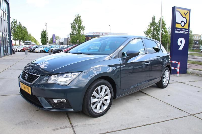 Grijs Occasion 2019 Seat Leon Business Hatchback | € 12.949 (Eerlijke prijs) - Afbeelding 1/4