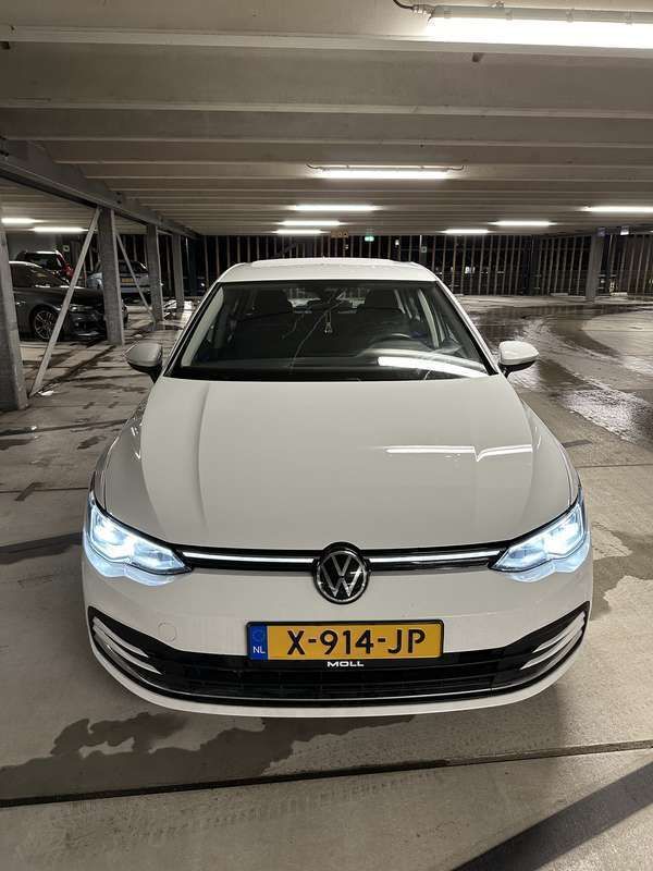 Wit Gebruikt 2021 VW Golf VIII Style Stationwagen | € 22.000 (Goede deal) - Afbeelding 1/4
