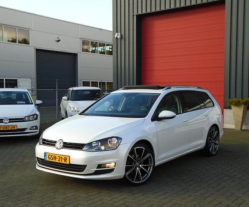 Wit, metallic lak Occasion 2016 VW Golf VII Stationwagen | € 15.999 (Iets duurder) - Afbeelding 1/4