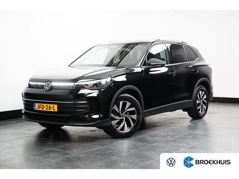 Zwart Gebruikt 2025 VW Tiguan Edition SUV | € 45.895 (Super prijs) - Afbeelding 1/4