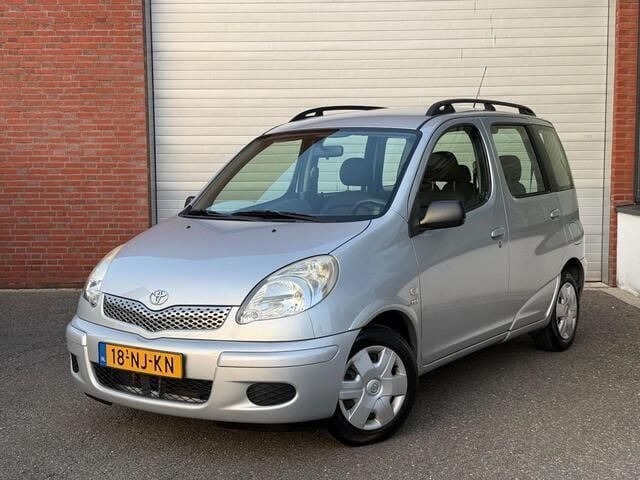 Grijs Gebruikt 2003 Toyota Yaris Verso Terra MPV | € 7.299 (Duur) - Afbeelding 1/4