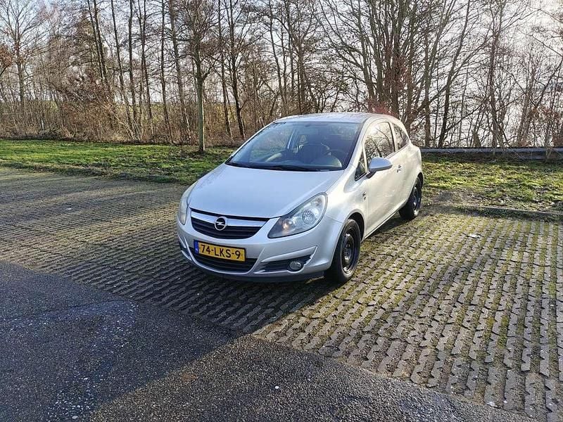 Zilver Occasion 2010 Opel Corsa Edition Hatchback | € 1.100 (Super prijs) - Afbeelding 1/4
