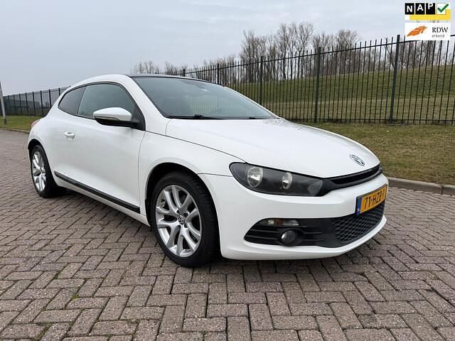 Wit (metallic) Occasion 2009 VW Scirocco Highline Coupé | € 7.950 (Eerlijke prijs) - Afbeelding 1/4