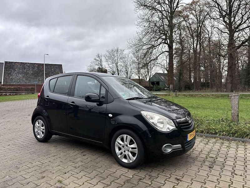 Zwart (metallic) Gebruikt 2011 Opel Agila Edition Hatchback | € 6.900 (Eerlijke prijs) - Afbeelding 1/4