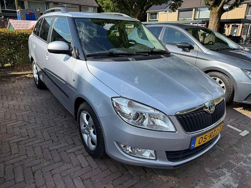 Zilver Gebruikt 2011 Skoda Fabia Tour Stationwagen | € 3.850 (Eerlijke prijs) - Afbeelding 1/4