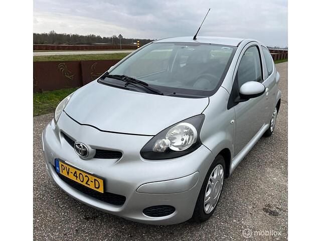Occasion Toyota Aygo 68 PK (50 kW) 2010 Grijs Hatchback